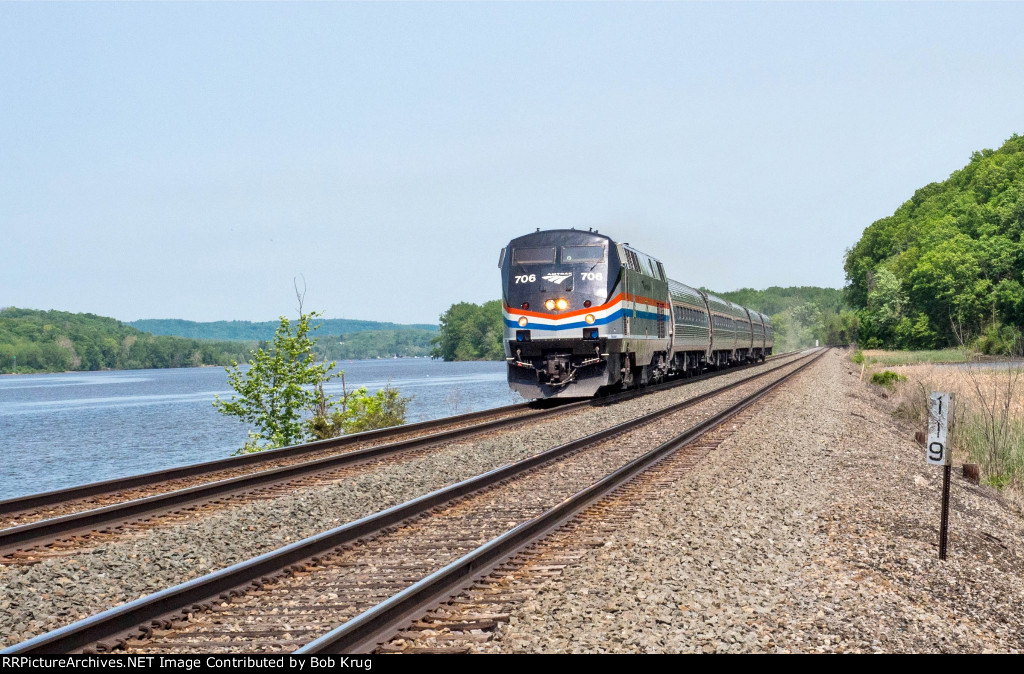 AMTK 706 passing milepost 119 along the Hudson River in Stockport